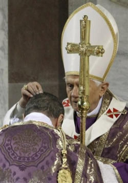 Pope Benedict XVI distributing Ashes on Ash Wednesday 2010. Pope Benedict XVI distributing Ashes on Ash Wednesday 2010.