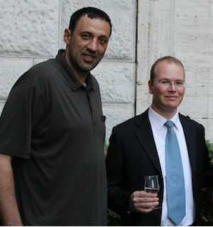 Former Los Angeles Lakers player Vlade Divac recently met with the Swiss Guard to discuss sports as well as learn about their work at the Vatican. Former Los Angeles Lakers player Vlade Divac recently met with the Swiss Guard to discuss sports as well as learn about their work at the Vatican.