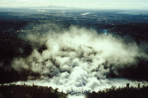 The dam fails and a wall of water rushes towards Oroville. The dam fails and a wall of water rushes towards Oroville.