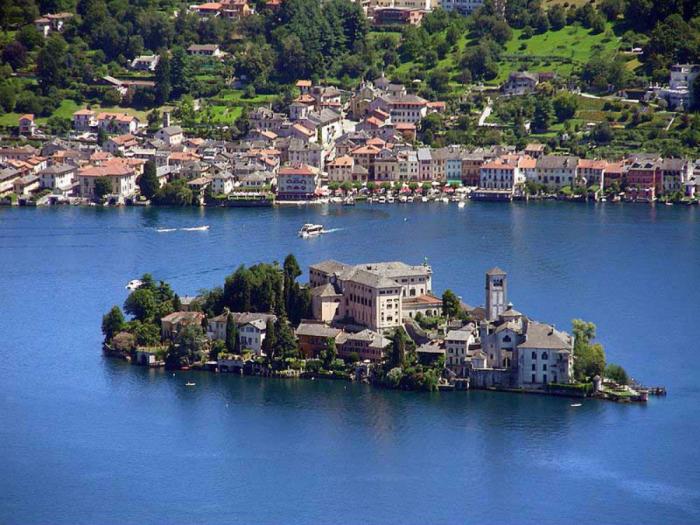 Take a trip to Italy! Take a trip to Italy!