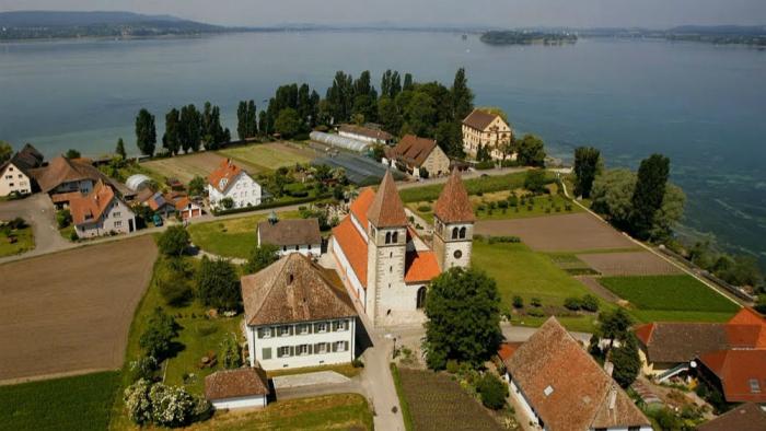Come see the churches of Reichenau Island. Come see the churches of Reichenau Island.