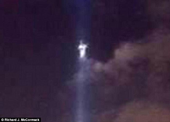 Apparition at top of Tribute in Light Apparition at top of Tribute in Light