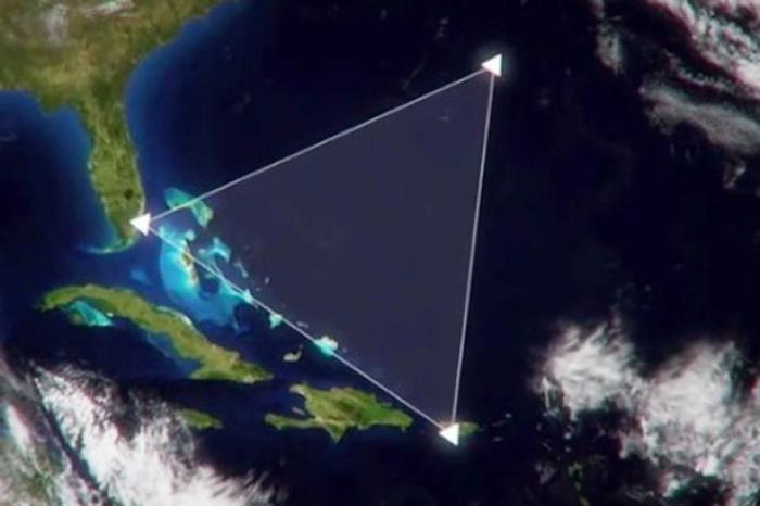 The Bermuda Triangle is an area between the island of Bermuda, the Bahamas and Florida. The Bermuda Triangle is an area between the island of Bermuda, the Bahamas and Florida.
