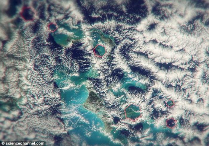 Known as air bombs, these clouds can produce winds of up to 170 MPH. Known as air bombs, these clouds can produce winds of up to 170 MPH.
