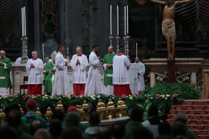 Prisoners serve at Mass with Pope Francis. Prisoners serve at Mass with Pope Francis.