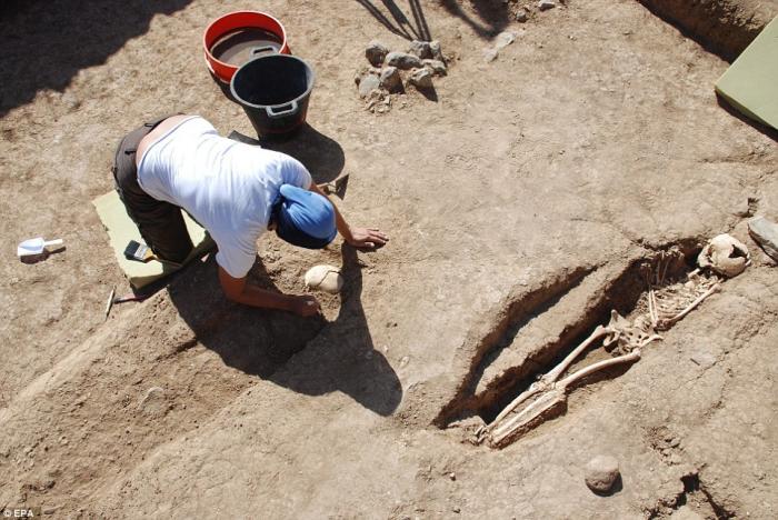 An archaeologist excavates a grave on the Canary Islands, thought to belong to one of the first African slaves. An archaeologist excavates a grave on the Canary Islands, thought to belong to one of the first African slaves.