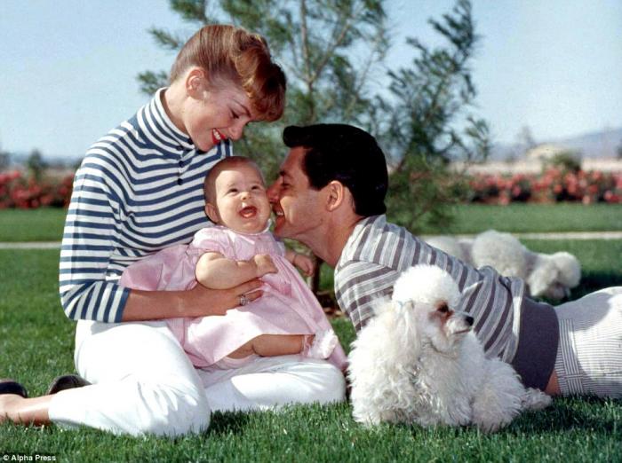 Carrie Fisher and her parents Carrie Fisher and her parents
