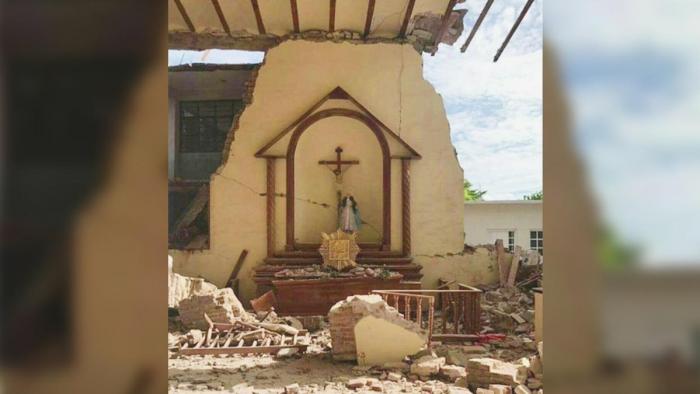 This statue survived the massive quake in Mexico, despite the collapse of the church all around it. 