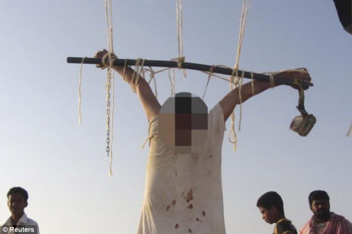 Resultado de imagem para islamic state crucifixion christian