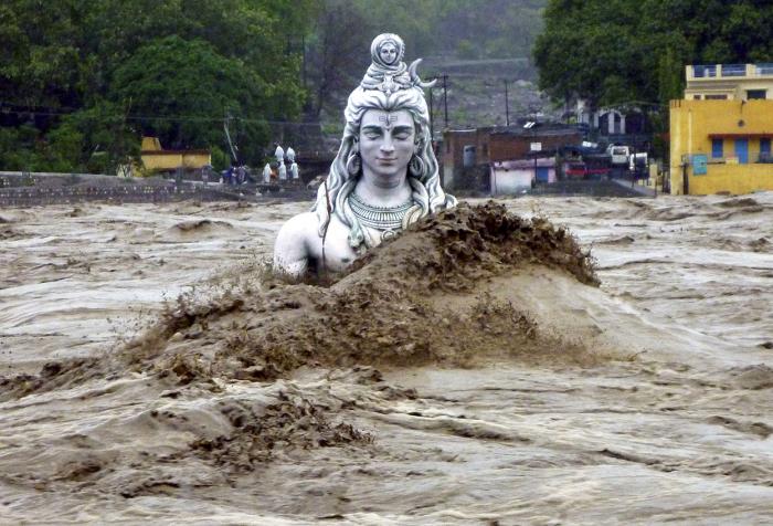The floods in Uttar Pradesh have raised fears of damage to the cane crop, as 0.6 million hectares of The floods in Uttar Pradesh have raised fears of damage to the cane crop, as 0.6 million hectares of