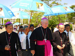 Bishop Stephen William Skylstad of Spokane - former President of the Conference of Bishops in the U.S. - and delegates, after attending the general meeting of Asian bishops in Manila, journeyed to Vietnam August 16 to 21. Image of Bishop Stephen William Skylstad of Spokane - former President of the Conference of Bishops in the U.S. - and delegates, after attending the general meeting of Asian bishops in Manila, journeyed to Vietnam August 16 to 21.