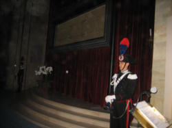 Shroud of Turin Draws 2 Million Pilgrims: First Showing of Shroud Since 2002 Restoration - Europe - International - News - Vimarsana News