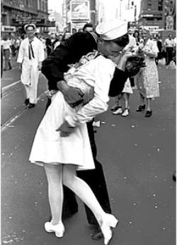 famous celebrity nurses nurse in famous world war ii photo dies celebrity famous celebrity nurses nurse in famous world war ii photo dies celebrity