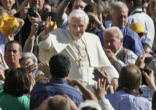 Pope greeting pilgrims in General Audience Image of Pope greeting pilgrims in General Audience