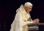 Blessed John Paul II at prayer during Lent Image of Blessed John Paul II at prayer during Lent