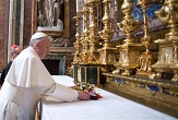 Pope Francis placing flowers at the altar Image of Pope Francis placing flowers at the altar