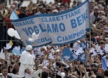 Pope Francis in crowd Image of Pope Francis in crowd