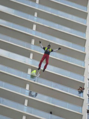 Would emergency parachutes in high-rise buildings stave off another 9/ ...