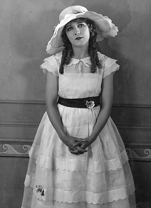 After breaking from the control of major studios with the formation on UA, Mary Pickford became the most powerful woman who has ever worked in Hollywood. After breaking from the control of major studios with the formation on UA, Mary Pickford became the most powerful woman who has ever worked in Hollywood.
