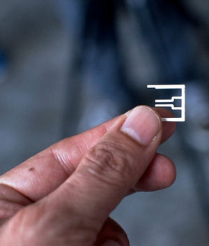 In its defense, Aereo counters that its service does nothing more than provide users what they could obtain with a personal television antenna. In its defense, Aereo counters that its service does nothing more than provide users what they could obtain with a personal television antenna.