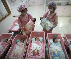 According to the National Center for Health Statistics, the life expectancy of a baby born in the United States in 2009 is 78.5 years. According to the National Center for Health Statistics, the life expectancy of a baby born in the United States in 2009 is 78.5 years.