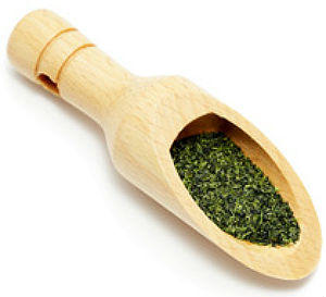 Experts say you should try to choose a higher quality brand of green tea, because some of the lower quality brands can contain excessive levels of fluoride. Experts say you should try to choose a higher quality brand of green tea, because some of the lower quality brands can contain excessive levels of fluoride.
