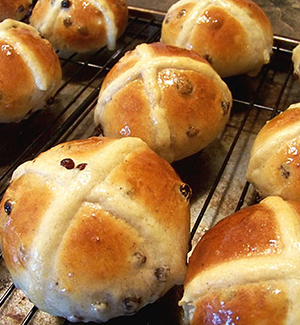 traditional hot cross buns