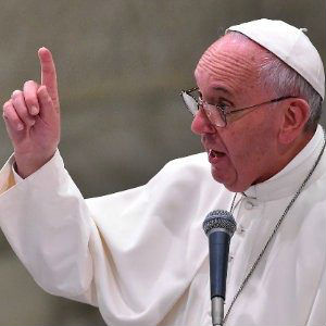 The Pope closed by stressing the importance of being vigilant, and warned against the extremes of impatience or 'drowsiness,' as well as the temptations to either look too far into the future or remain too attached to the present, without thinking about our final destination. The Pope closed by stressing the importance of being vigilant, and warned against the extremes of impatience or 'drowsiness,' as well as the temptations to either look too far into the future or remain too attached to the present, without thinking about our final destination.