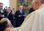 Stephen Hawking met Pope Francis (AFP). Image of Stephen Hawking met Pope Francis (AFP).