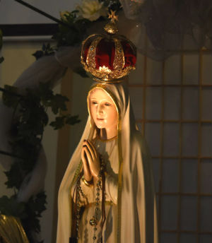 On May 13, 1917, Mary appeared to three shepherd children bringing requests for the recitation of the rosary, for sacrifices on behalf of sinners, and a three-part secret regarding the fate of the world. On May 13, 1917, Mary appeared to three shepherd children bringing requests for the recitation of the rosary, for sacrifices on behalf of sinners, and a three-part secret regarding the fate of the world.