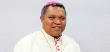 Is Bishop Hubertus Leteng the new Bishop of Bling? Is Bishop Hubertus Leteng the new Bishop of Bling?