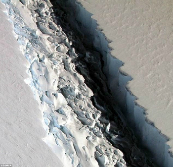 The Larsen C Ice Shelf may be close to breakup. The Larsen C Ice Shelf may be close to breakup.