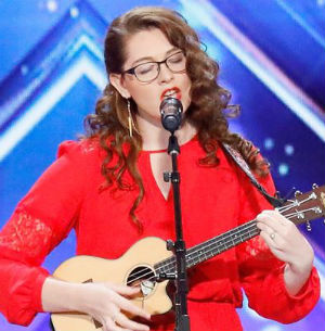 Deaf singer-songwriter, Mandy Harvey completely stunned America's Got Talent judges. Deaf singer-songwriter, Mandy Harvey completely stunned America's Got Talent judges.