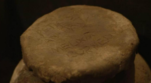 Inscriptions on the lid reveal the bones inside belong to Peter and three other popes. Inscriptions on the lid reveal the bones inside belong to Peter and three other popes.