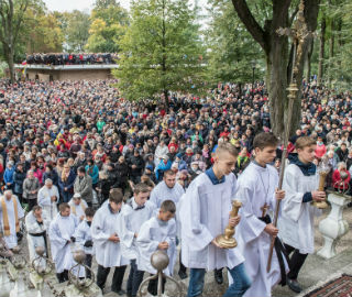 Millions of Catholics gathered at the borders, and at 4,000 locations across the country to pray the Rosary. Millions of Catholics gathered at the borders, and at 4,000 locations across the country to pray the Rosary.