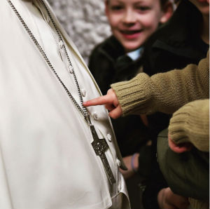 A little pilgrim caught the pope's eye. A little pilgrim caught the pope's eye.