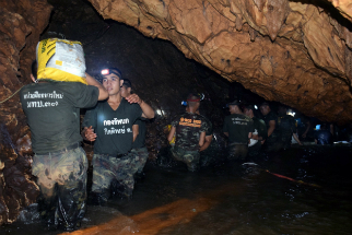 Rescuers work to drain water and make the cave more accessible in an effort to rescue the soccer team. Rescuers work to drain water and make the cave more accessible in an effort to rescue the soccer team.