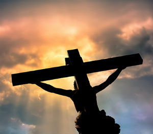 Easter Sunday begins the liturgical season of Easter, which continues through the celebration of the Ascension to Pentecost Sunday. Easter Sunday begins the liturgical season of Easter, which continues through the celebration of the Ascension to Pentecost Sunday.