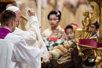 Pope Francis uncovers the Child Jesus Dec 24 2019 Pope Francis uncovers the Child Jesus Dec 24 2019