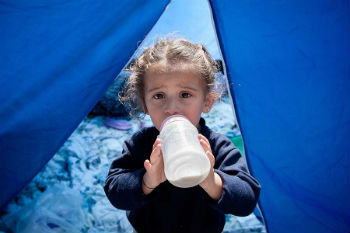 Syrian refugee child Image of Syrian refugee child