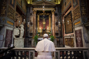 Pope Francis prays before the crucifix of the Church of San Marcello al Corso March 15 2020 Image of Pope Francis prays before the crucifix of the Church of San Marcello al Corso March 15 2020