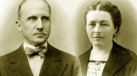 Blessed Luigi and Maria Beltrame Quattrocchi are the first married couple to be beatified together. Blessed Luigi and Maria Beltrame Quattrocchi are the first married couple to be beatified together.