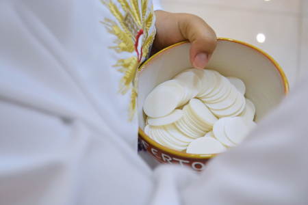 A Eucharistic miracle was reported at St. Thomaston's St. Thomas Church in Connecticut. Image of A Eucharistic miracle was reported at St. Thomaston's St. Thomas Church in Connecticut.