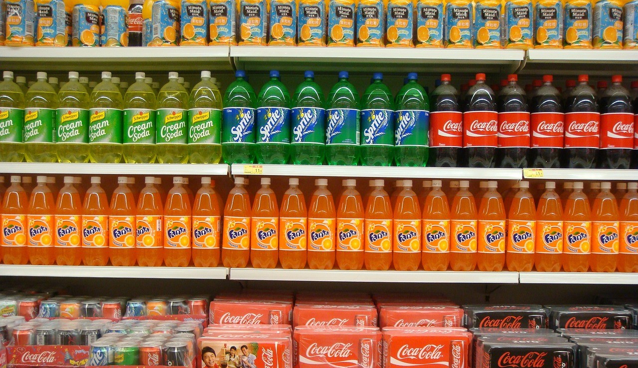 Sugary drinks pose a serious health risk, contributing to over 330,000 annual deaths from diabetes and heart disease, urging immediate action. Sugary drinks pose a serious health risk, contributing to over 330,000 annual deaths from diabetes and heart disease, urging immediate action.