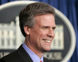 President George W. Bush (L) and White House Press Secretary Tony Snow return from an event at the Quantico Marine Base to the White House in Washington, September 14, 2007. Snow, who battled colon cancer, has died. Image of President George W. Bush (L) and White House Press Secretary Tony Snow return from an event at the Quantico Marine Base to the White House in Washington, September 14, 2007. Snow, who battled colon cancer, has died.