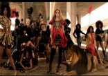 Beyonce with dancers behind her Image of Beyonce with dancers behind her