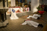 We need holy priests. Image of We need holy priests.