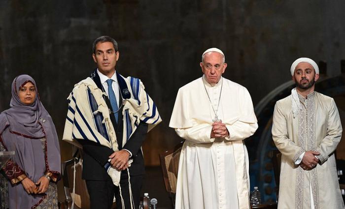 Pope Francis leads interdenominational prayer at 9/11 memorial - Living ...