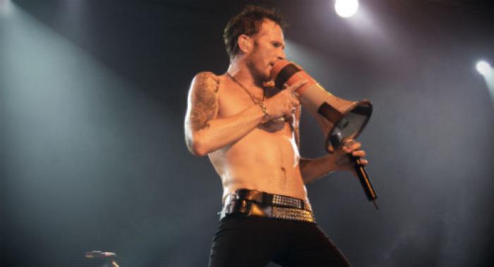 Tributes to Scott Weiland have been pouring in from the music industry and his fans. Tributes to Scott Weiland have been pouring in from the music industry and his fans.