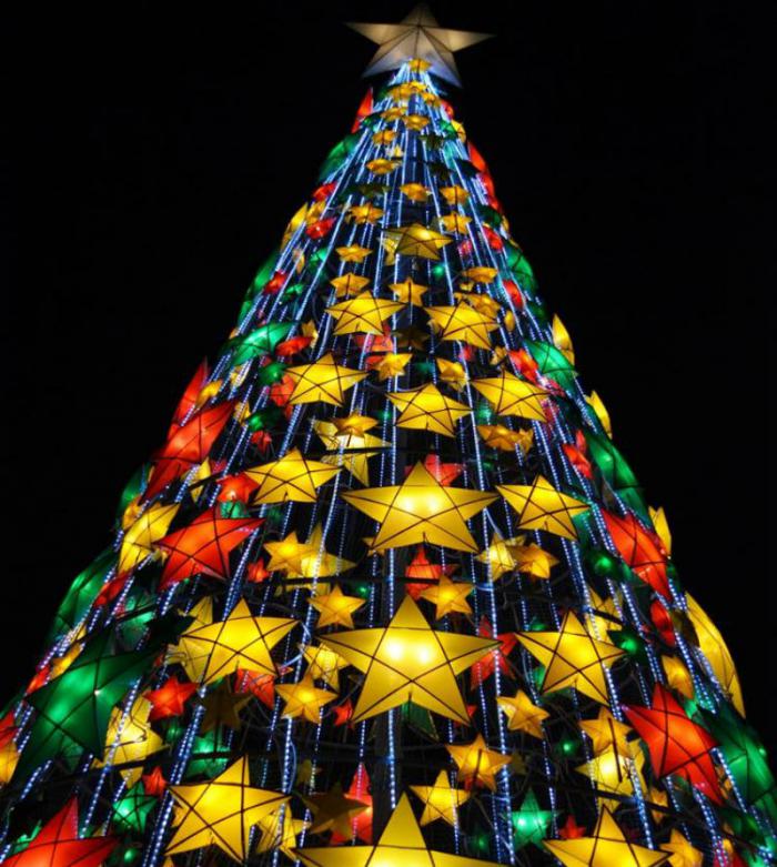 Filipino Christmas tree features star lanterns.